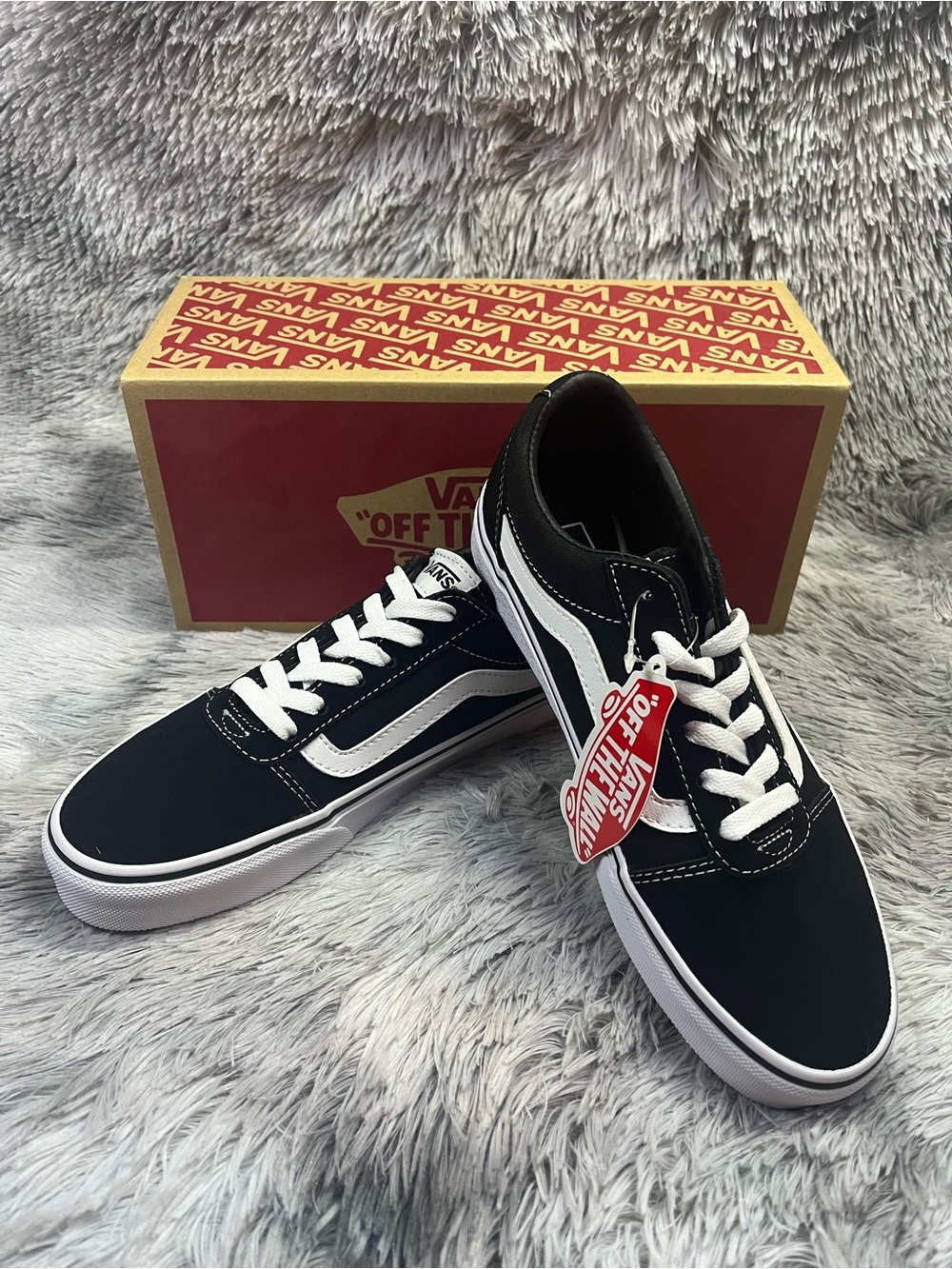 Vans Black and White Women’s Old Skool Low-Top Sneakers
